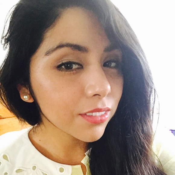 Meet your Posher, Cynthia - Picture 1 of 1